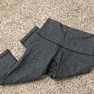 lululemon crop in grey herringbone